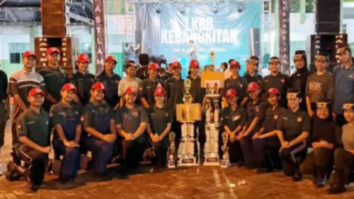 KELAS KARAKTER: Ekskul Paskibra dan Pramuka SMPN 5 Mojokerto sukses raih belasan piala penghargaan hingga ke tingkat provinsi sepanjang tahun 2026 ini.