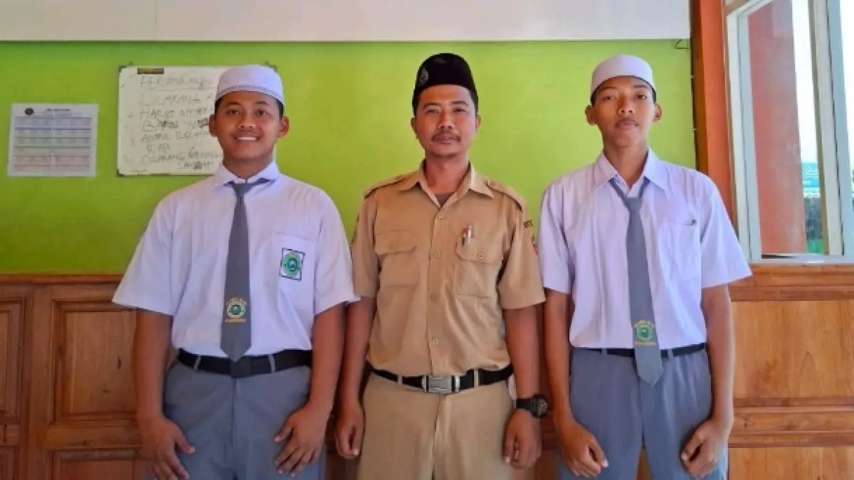 Ahmad Jatmiko Arifianto dan Muhammad Rayhan Syah Putra. Pembimbing: Rokhmat Sugianto, S. Sos.