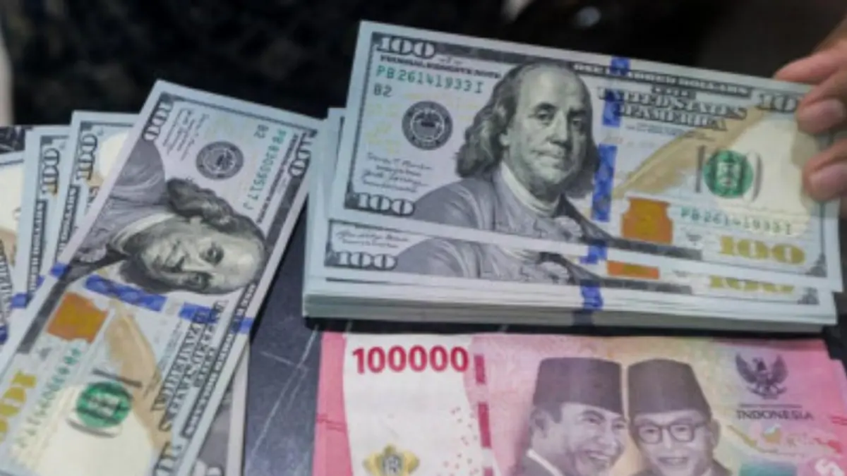 Nilai tukar dolar hari ini tetap kuat, rupiah melemah tipis 0,05%.