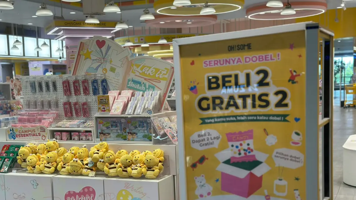 LENGKAP: Aneka produk aksesori, stationery, perlengkapan sehari-hari, hingga berbagai items unik dan kekinian bisa Anda dapatkan di tenant ini. (Dodik/JPRM)