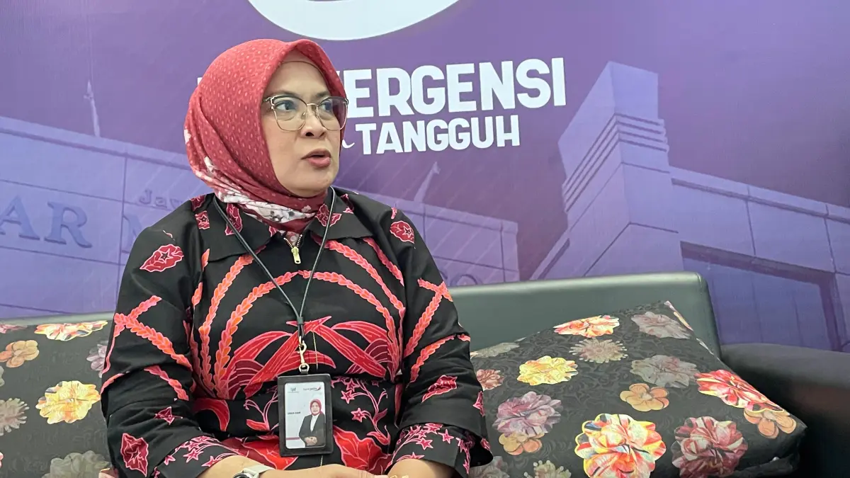 PEJABAT BARU:&nbsp;Pimpinan Cabang Bank Jatim Mojokerto Siska Dian Permatasari memberikan keterangan resmi di kantor Jawa Pos Radar Mojokerto, Selasa (22/9). (Chariris/JPRM)