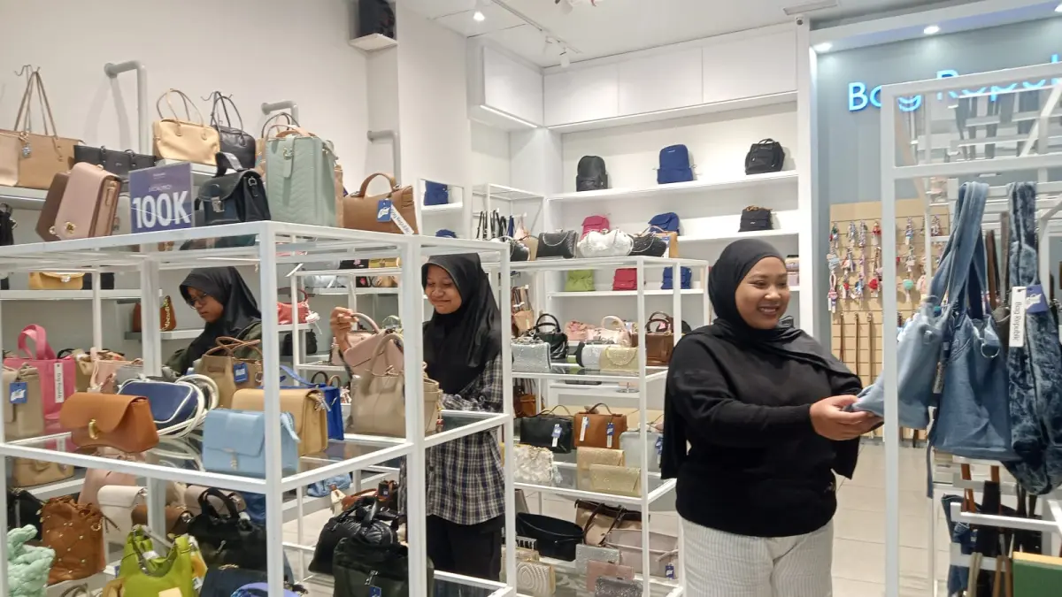 TAS BERKUALITAS: Bag Republic hadirkan koleksi tas yang terbaru dengan promo yang menarik hingga harga yang spesial. (Dodik/JPRM)