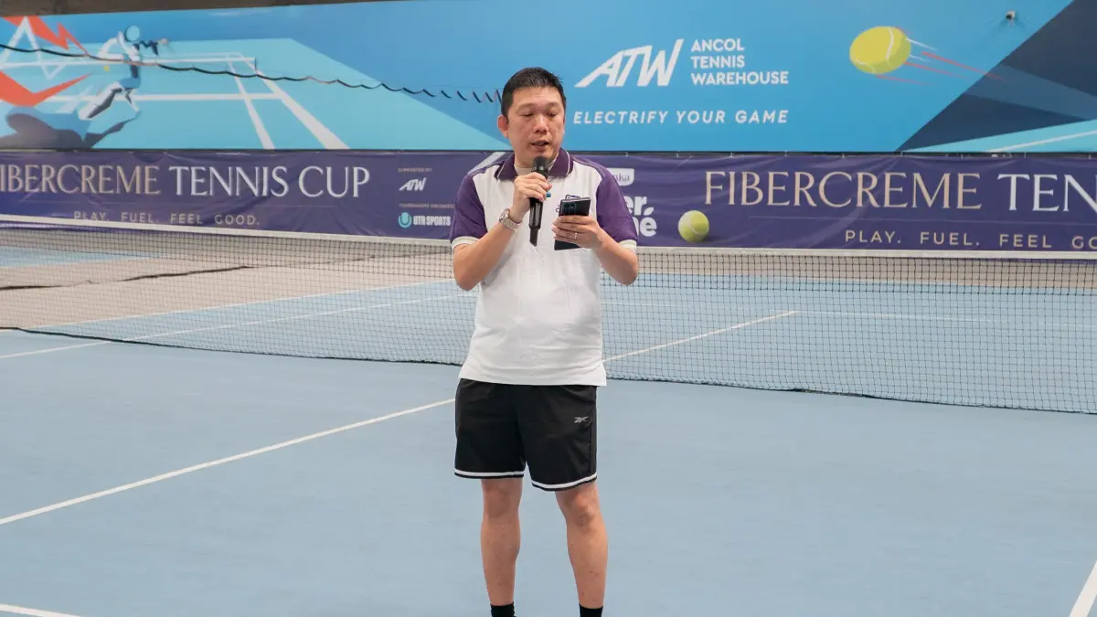 Juwono Hartanto - CCO LNK menyampaikan sambutan dalam acara FiberCreme Tennis Cup 2026.