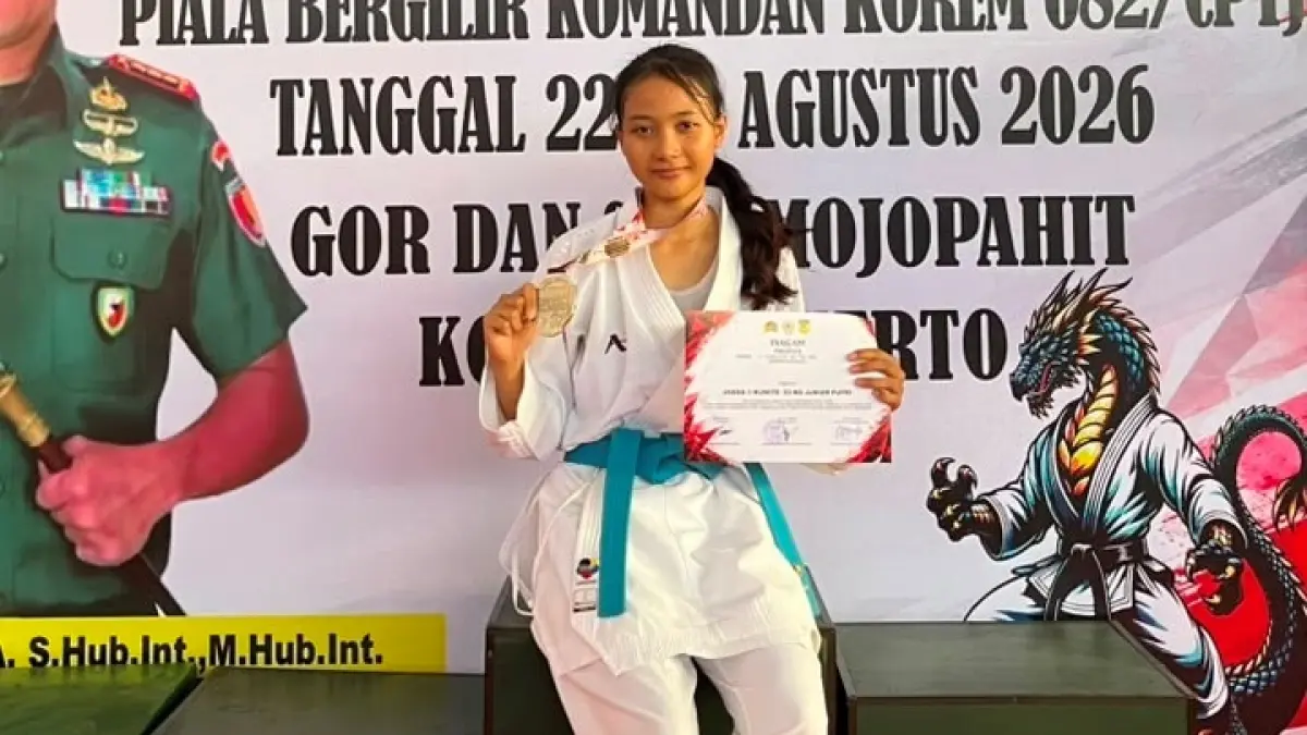 BERGENGSI: Siswa SMAN 1 Mojokerto borong piala kejuaraan pada ajang Karate Open Tournament Piala Bergilir Komandan Korem 082/CPYJ Agustus 2026 di GOR Majapahit Mojokerto.