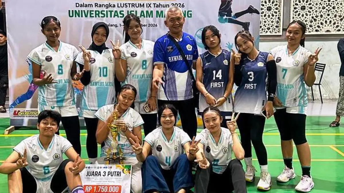 BORONG JUARA: Tim Bola Voli SMAN 1 Mojokerto berhasil meraih juara pada Volleyball Tournament Tingkat SMA/MA/SMK se-Jawa Timur dalam rangka Lustrum IX UNISMA 2026.