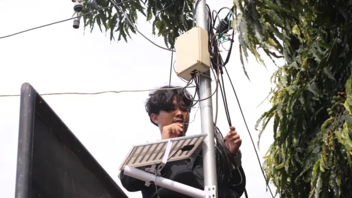 ENERGI TERBARUKAN: Empat PJUTS disebar di empat titik ruas jalan lingkungan Desa Dilem, Kecamatan Gondang.