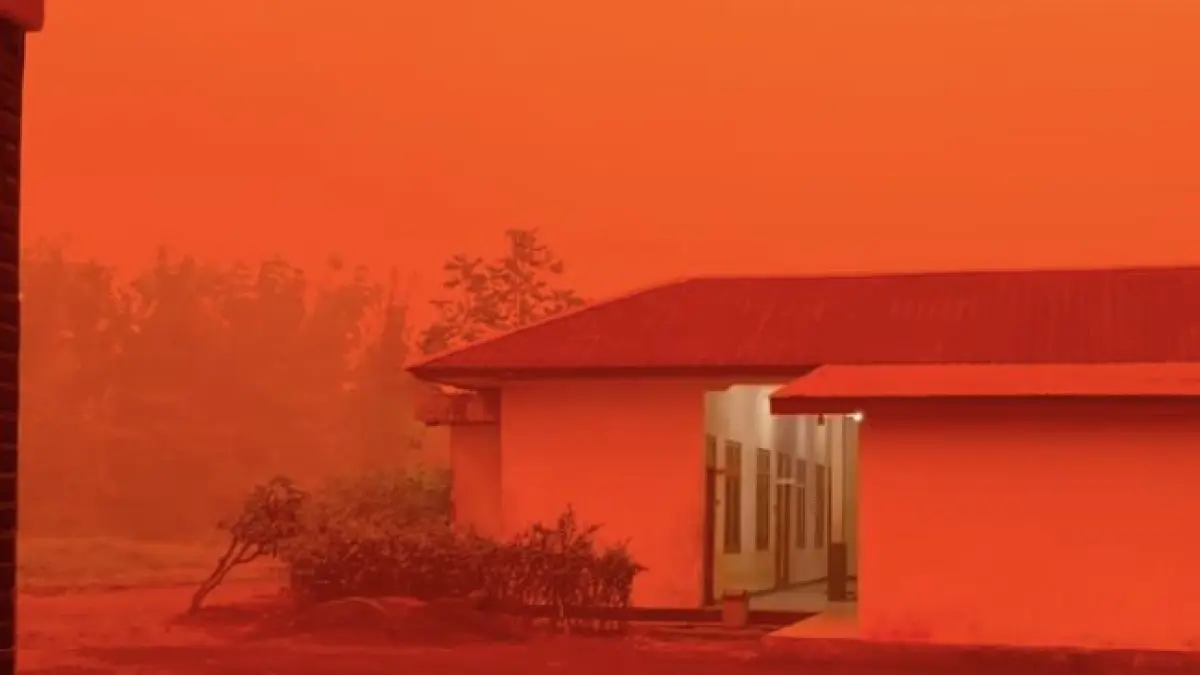 Potret langit Kalimantan yang berubah jadi warna orange (CNBC Indonesia)