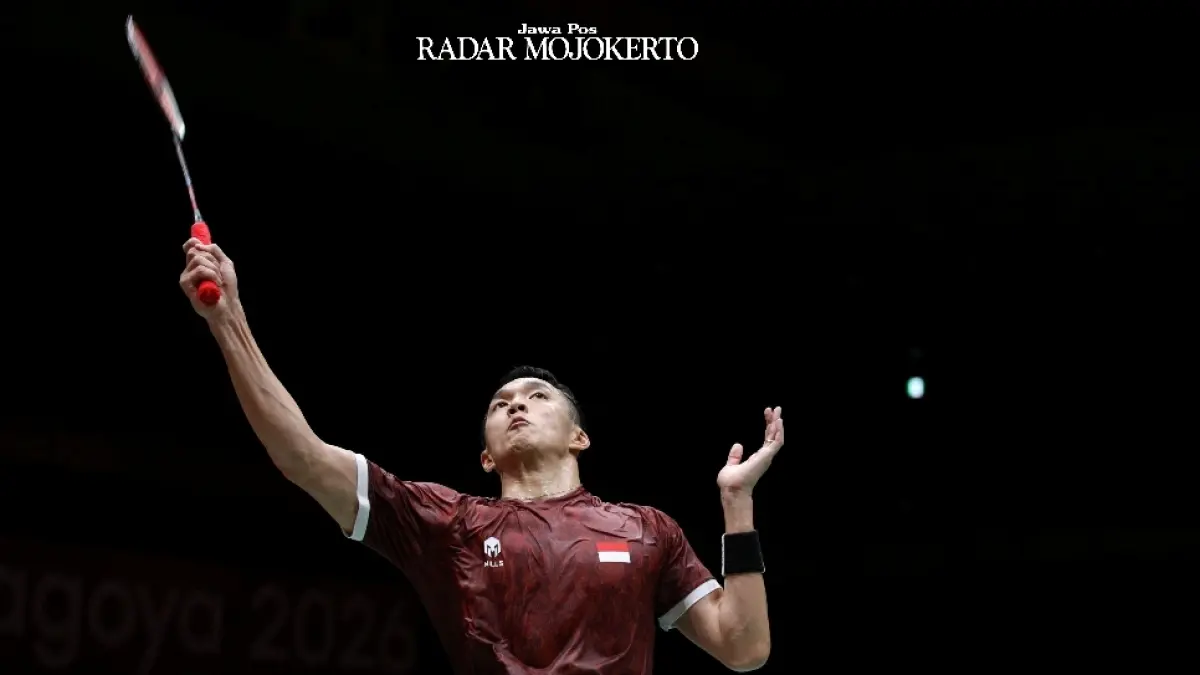 Jonatan Christie yang turun sebagai tunggal pertama harus mengakui keunggulan Shi Yu Qi dengan skor 13-21 dan 18-21.