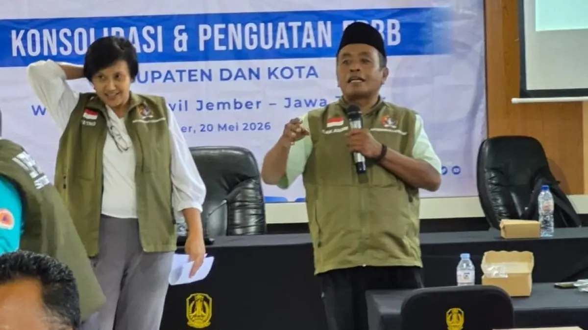 KONSISTEN: Saiful Anam ketika menjadi pemateri dalam kegiatan pelatihan relawan di Kabupaten Jember, beberapa waktu lalu. (dok Anam for JPRM)