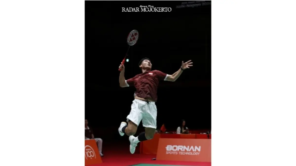 Mohammad Zaki Ubaidillah, atlet asal PB Djarum berusia 19 tahun, tampil luar biasa dan tenang dalam mengatasi tekanan besar hingga sukses melibas Weng Hong yang lewat kemenangan meyakinkan 23-21 dan 21-13.