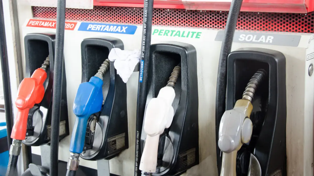 Pertalite tetap Rp10.000 per liter, Pertamax Rp15.950 per liter, sementara Pertamax Turbo dijual Rp19.600 per liter.