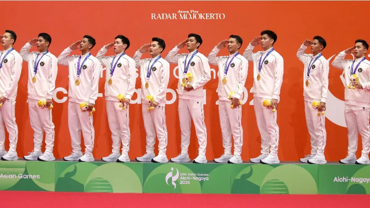 Suasana haru terpancar setelah mahkota juara beregu putra akhirnya kembali ke pangkuan Ibu Pertiwi.