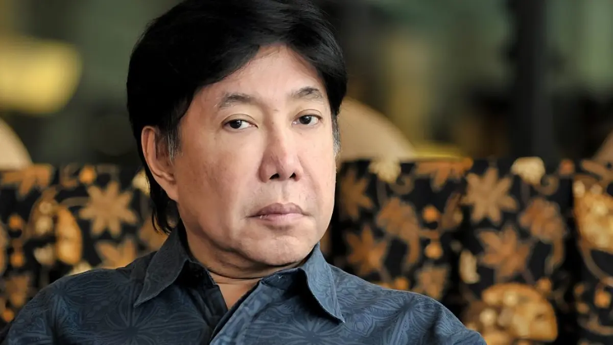Guruh Soekarnoputra telah berpulang. Maestro seni Indonesia ini meninggalkan karya dan jejak budaya yang akan selalu dikenang.