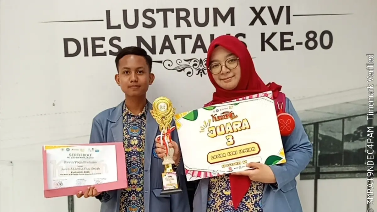 HARUMKAN SEKOLAH: Dua siswa SMAN 1 Puri berhasil meraih juara 3 Lomba Esai Ilmiah Kurkumin 2026.