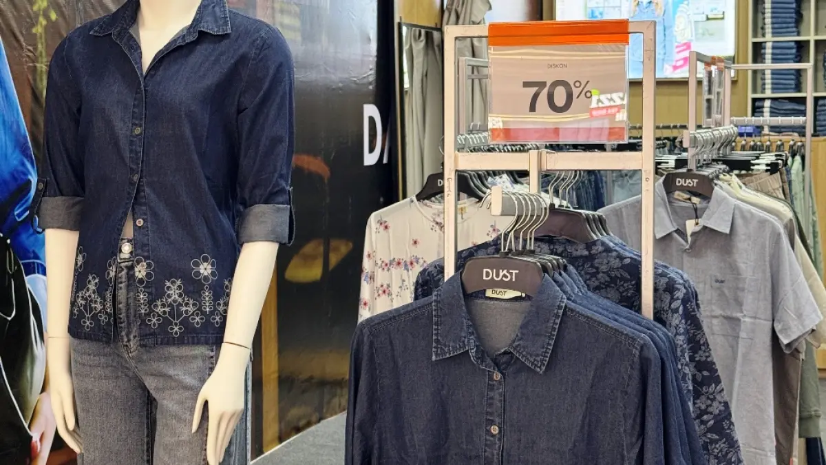 MENARIK: Penawaran spesial yang ditawarkan Dust dalam rangka pembukaan store terbarunya di Sunrise Mall Mojokerto.
