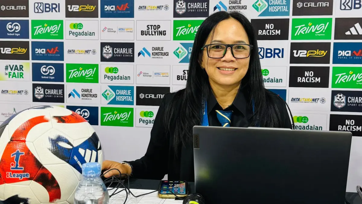 Alfiyah Berliana, seorang pengawas pertandingan (match commissioner) perempuan asal Mojokerto. (dok pribadi)