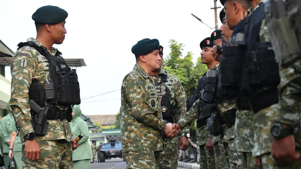 Komandan Korem (Danrem) 082/Citra Panca Yudha Jaya (CPYJ) Kolonel Inf Batara Alex Bulo ke Markas Yonif 500/Sikatan, Kodam V/Brawijaya, Sabtu (10/10).