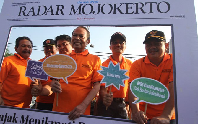 begini-gaya-pemimpin-daerah-saat-ber-wefie-di-photo-booth
