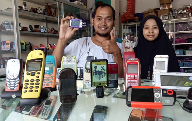 lima-handphone-rusak-dirakit-jadi-satu-unit
