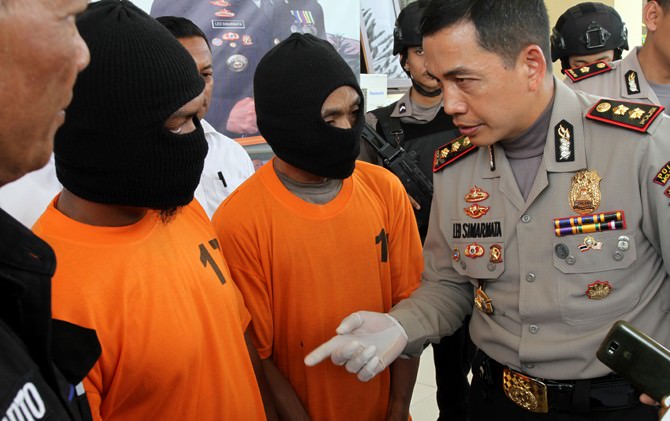 tersinggung-bleyeran-motor-paving-dan-bata-melayang