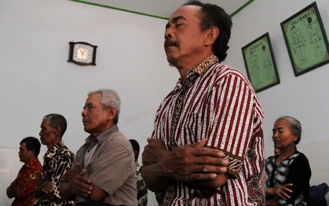 dulu-terpaksa-menikah-dengan-cara-agama-berbeda