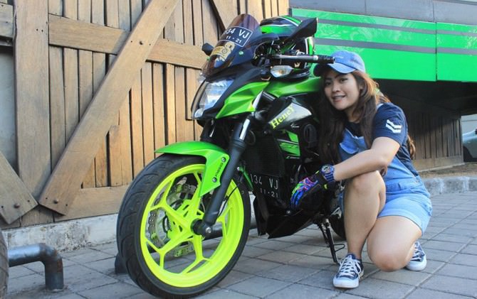 tunjukkan-karakter-pribadi-cewek-ini-rela-modif-motor-laki