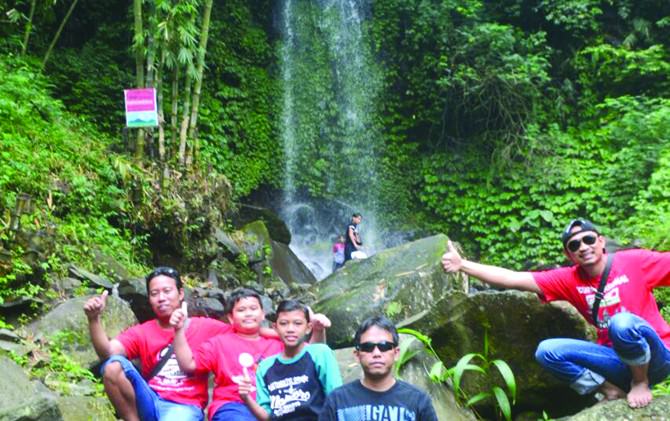 air-terjun-surodadu-pacet-suguhkan-dua-keindahan