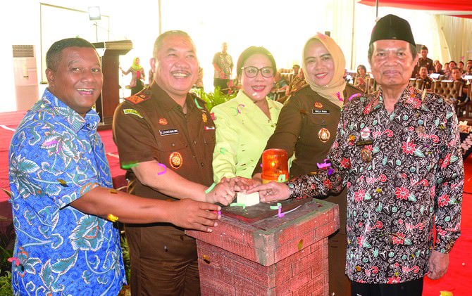 kajati-jatim-resmikan-kantor-kejari-kota-mojokerto