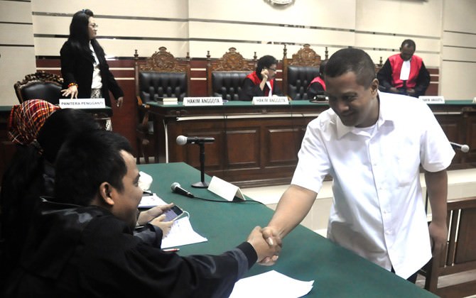 kpk-buru-uang-yang-hilang