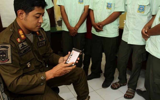 pelajar-gabung-grup-whatsapp-berkonten-porno