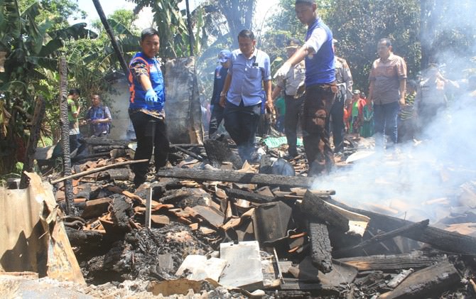 rumah-terbakar-mbah-parmi-tewas-terpanggang