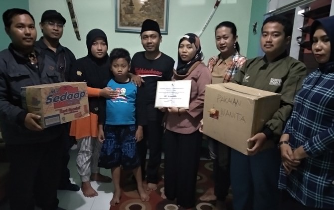 terima-bantuan-hasil-donasi-korban-gempa-menangis-cerita-kiamat