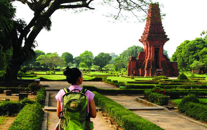 candi-bajang-ratu-sisa-kemegahan-ibu-kota