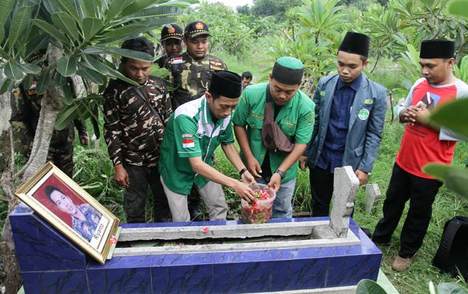 bom-meledak-saat-dipindahkan-riyanto-dari-dalam-gereja
