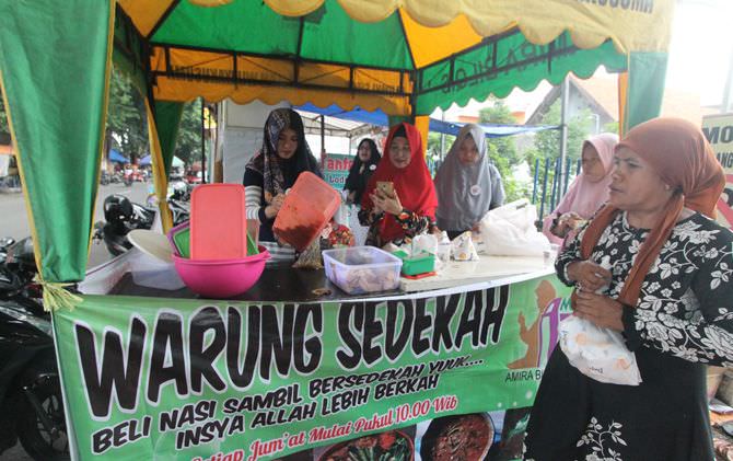 nasi-bungkus-donasi-anggota-pembeli-bayar-seikhlasnya