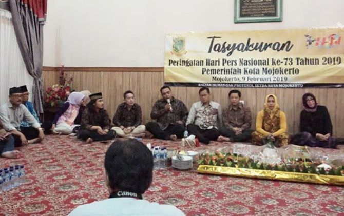 pwi-pemkot-gelar-tasyakuran-hpn-ning-ita-doakan-insan-pers