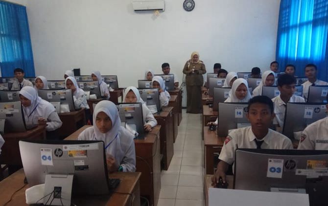 antisipasi-listrik-padam-saat-unbk-dispendik-kucurkan-37-unit-genset