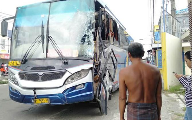 berjalan-dengan-kecepatan-tinggi-sugeng-rahayu-sasar-truk