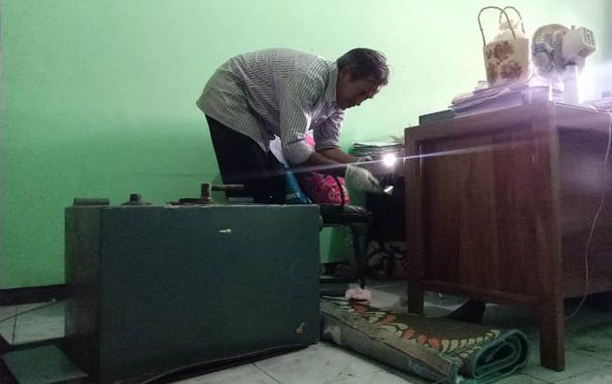 dua-brankas-smkn-1-pungging-dibobol-uang-setengah-miliar-digondol