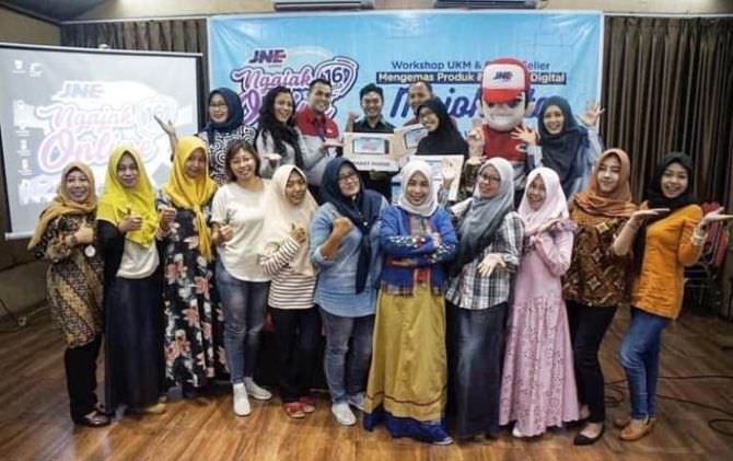 jne-ngajak-online-mojokerto-ukm-antusias-belajar-fotografi-produk