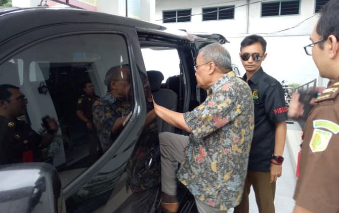 sudah-tua-eks-adm-pabrik-gula-gempolkrep-ini-digiring-ke-penjara