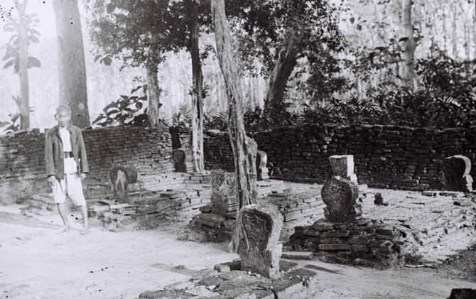 makam-troloyo-kuburan-pelataran-pemakaman-muslim-trah-majapahit