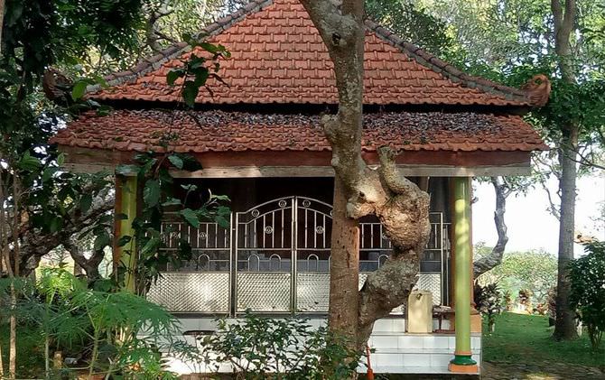 dilanjutkan-mbah-surgi-dijuluki-bumi-para-wali