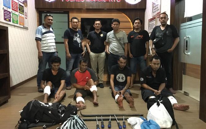 komplotan-pembobol-dua-brankas-smkn-1-pungging-ditembak-polisi