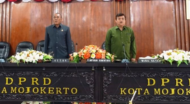 diteken-gubernur-pimpinan-dprd-kota-mojokerto-dilantik