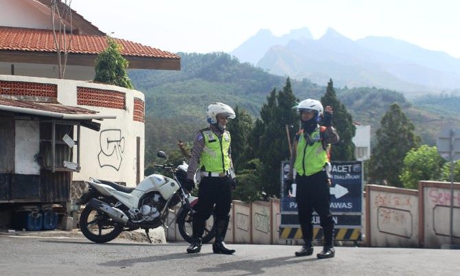 dihantam-angin-kencang-jalur-cangar-batu-ditutup