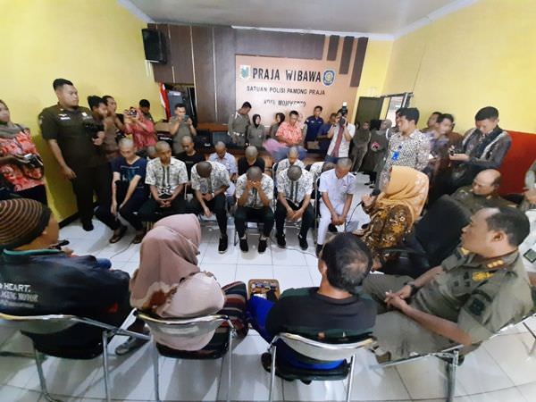 bikin-grup-ngopi-pelajar-ini-saling-berbagi-konten-porno