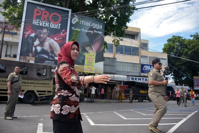 papan-nama-toko-bakal-ditertibkan
