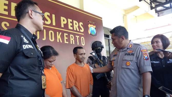 polisi-kembangkan-kasus-seks-threesome-trawas