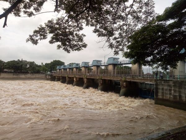 debit-air-naik-sembilan-pintu-dam-rolak-dibuka